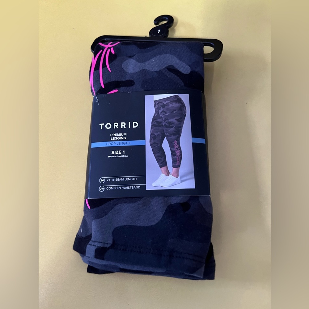 NWT Torrid premium leggings with comfort waistband Size 1 24” inseam